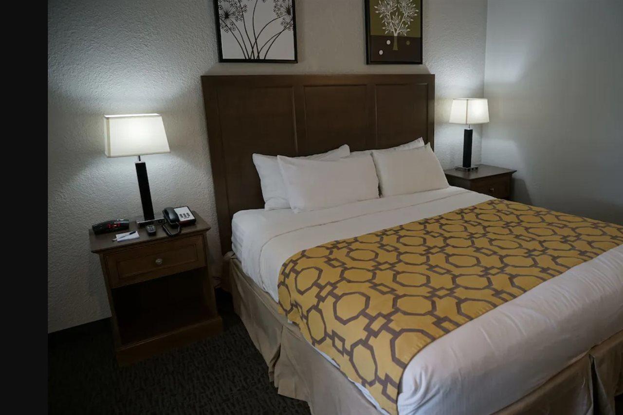 Baymont By Wyndham Shakopee Hotel Bagian luar foto