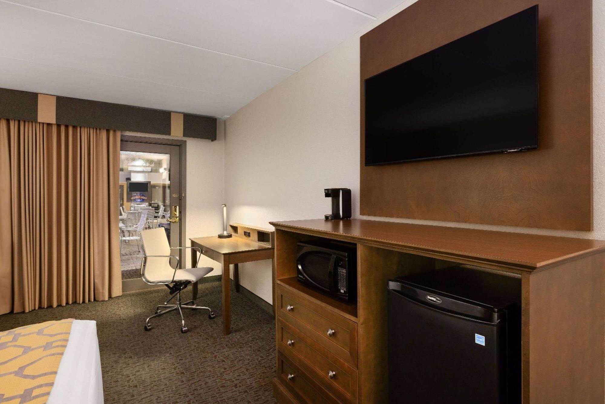 Baymont By Wyndham Shakopee Hotel Bagian luar foto