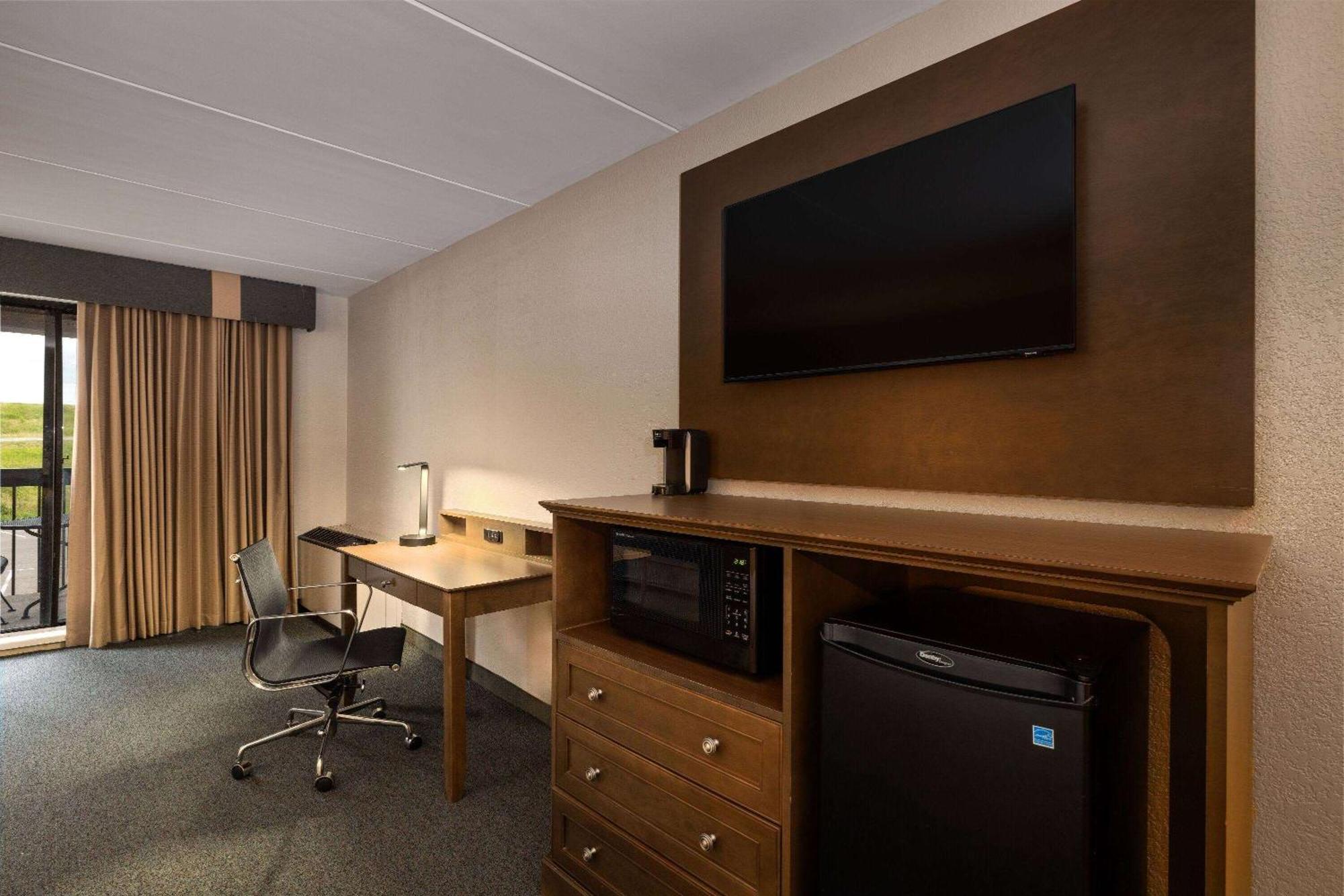 Baymont By Wyndham Shakopee Hotel Bagian luar foto
