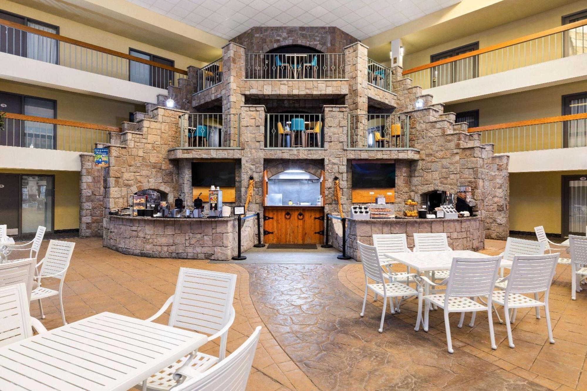 Baymont By Wyndham Shakopee Hotel Bagian luar foto